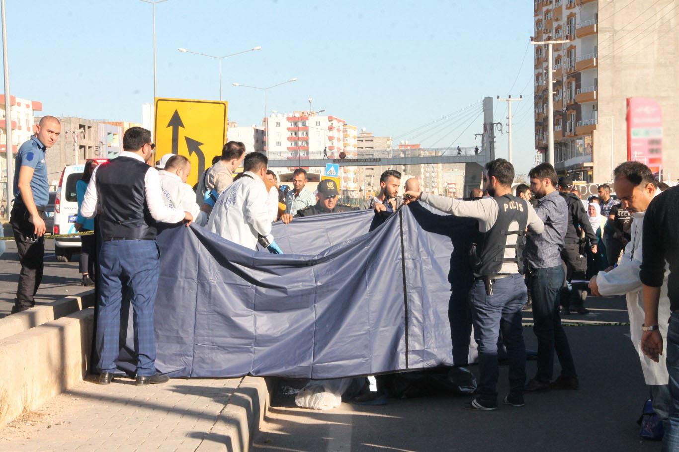 Ters yönden gelen aracın çarptığı çocuk hayatını kaybetti Ters yönden gelen aracın çarptığı çocuk hayatını kaybetti
